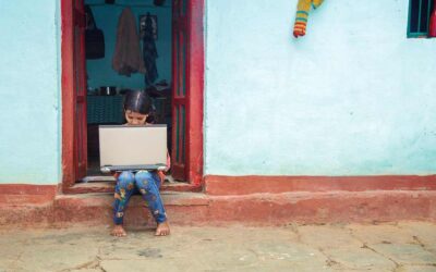 Solo el 56,5 por ciento de los hogares en Colombia tienen acceso a internet. ¿Qué se está haciendo para cerrar las brechas?